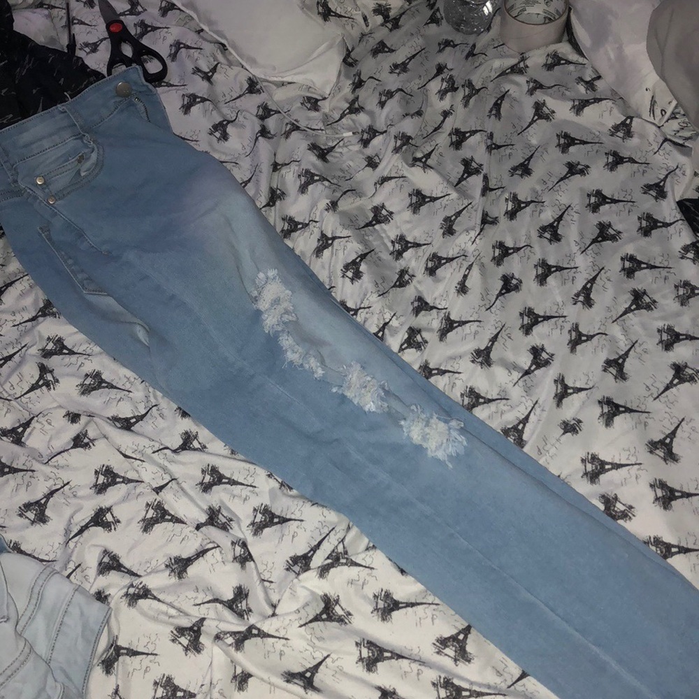 Fashion nova ripped jeans